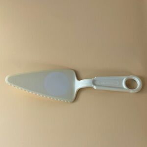 Farberware Ivory Pie Server